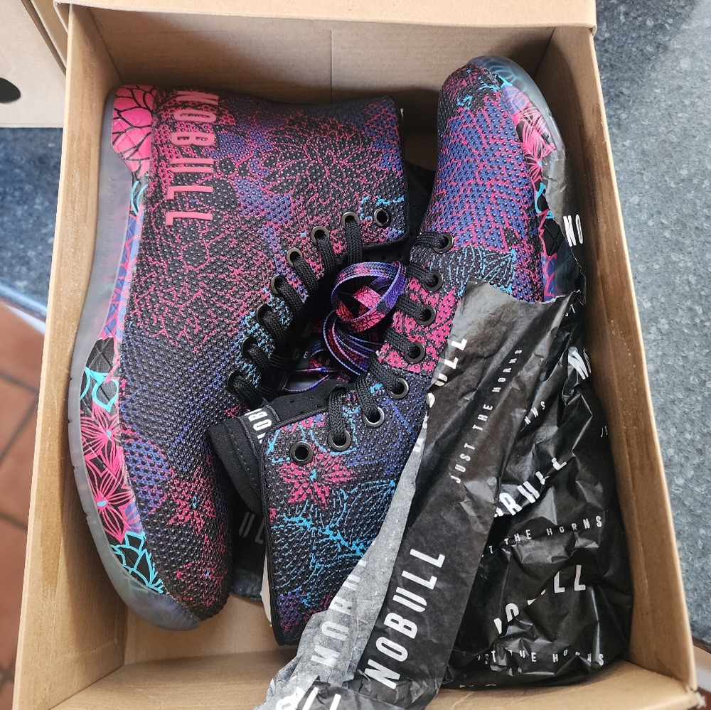 Nobull new in box succulent hightops with extra laces W8.5